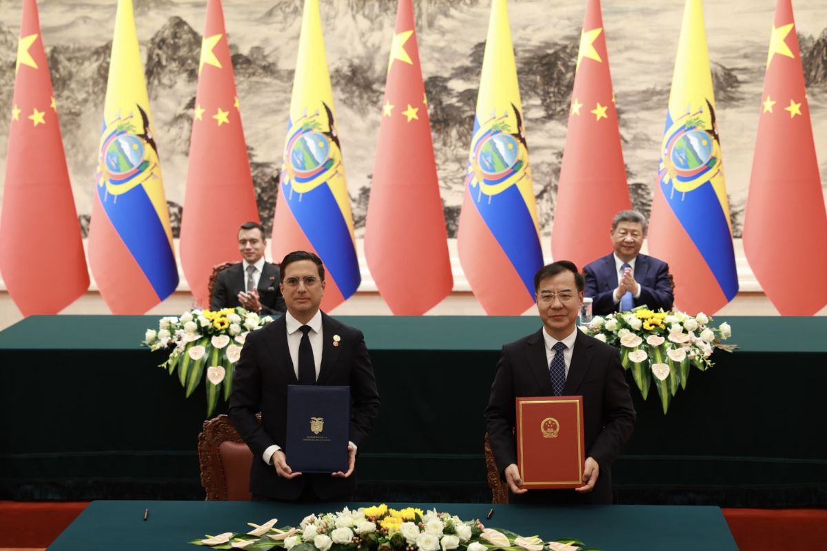 Ecuador y China fortalecen su cooperación con siete acuerdos estratégicos