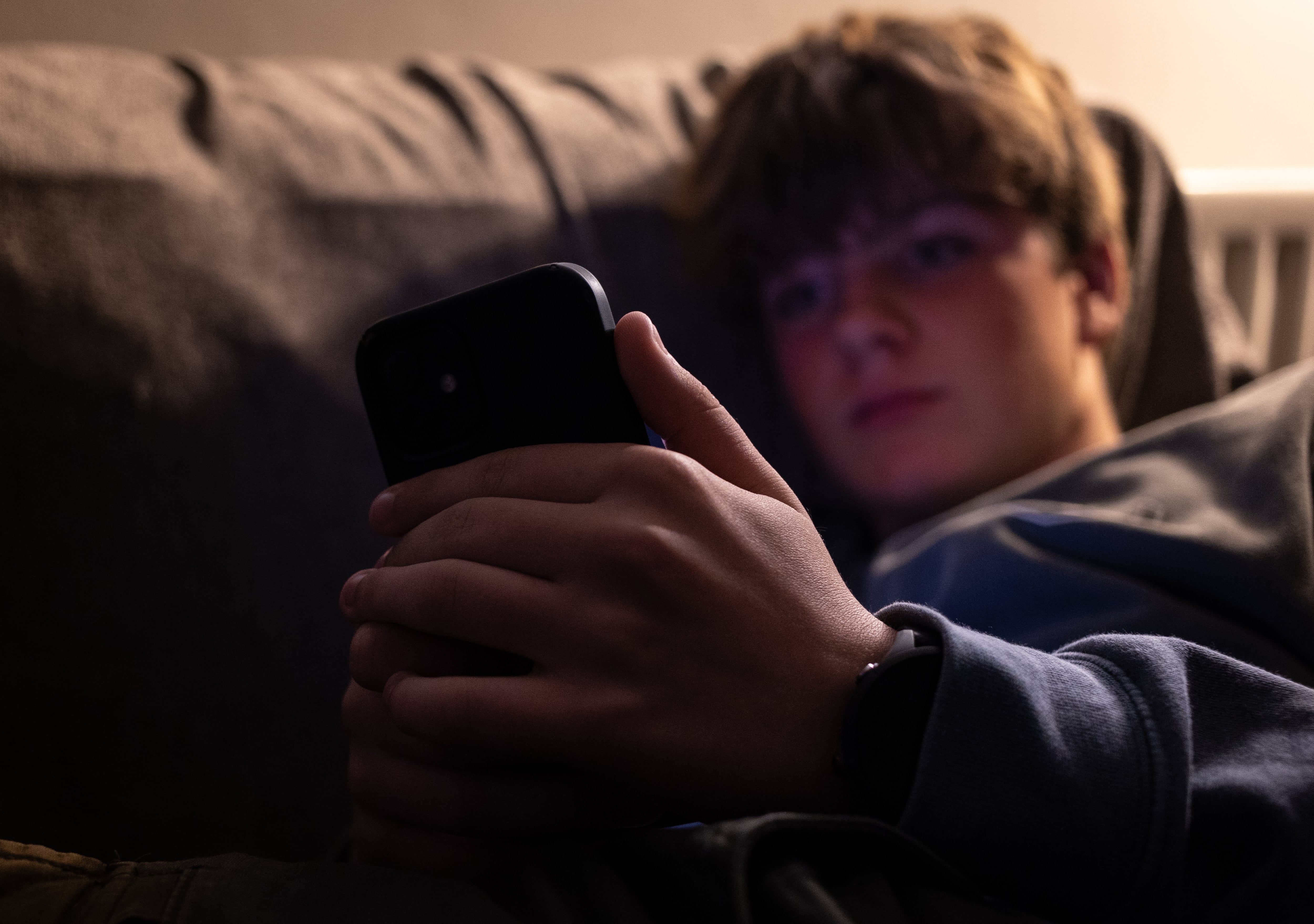 La nueva regulación europea para proteger a menores en redes sociales: lo que debes saber